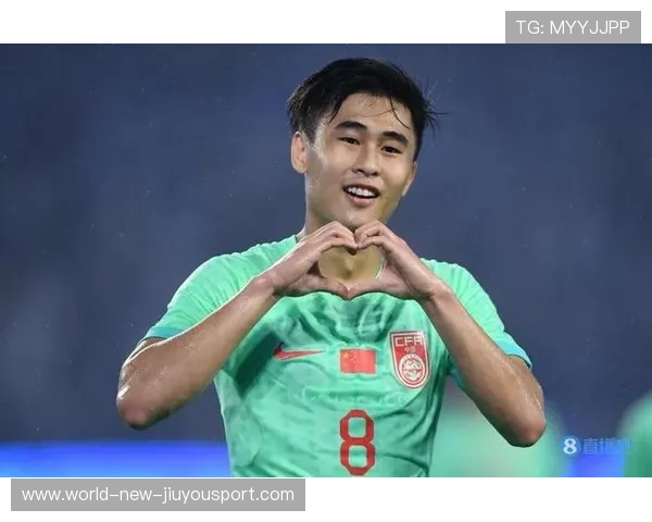 戴伟浚主罚任意球直钻近角，深圳新鹏城热身赛告捷