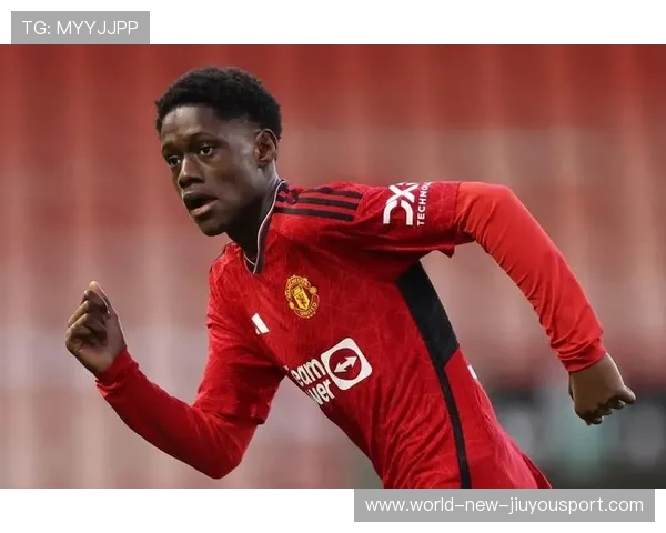 曼联青训新秀展现潜力，战术调整助力球队前进