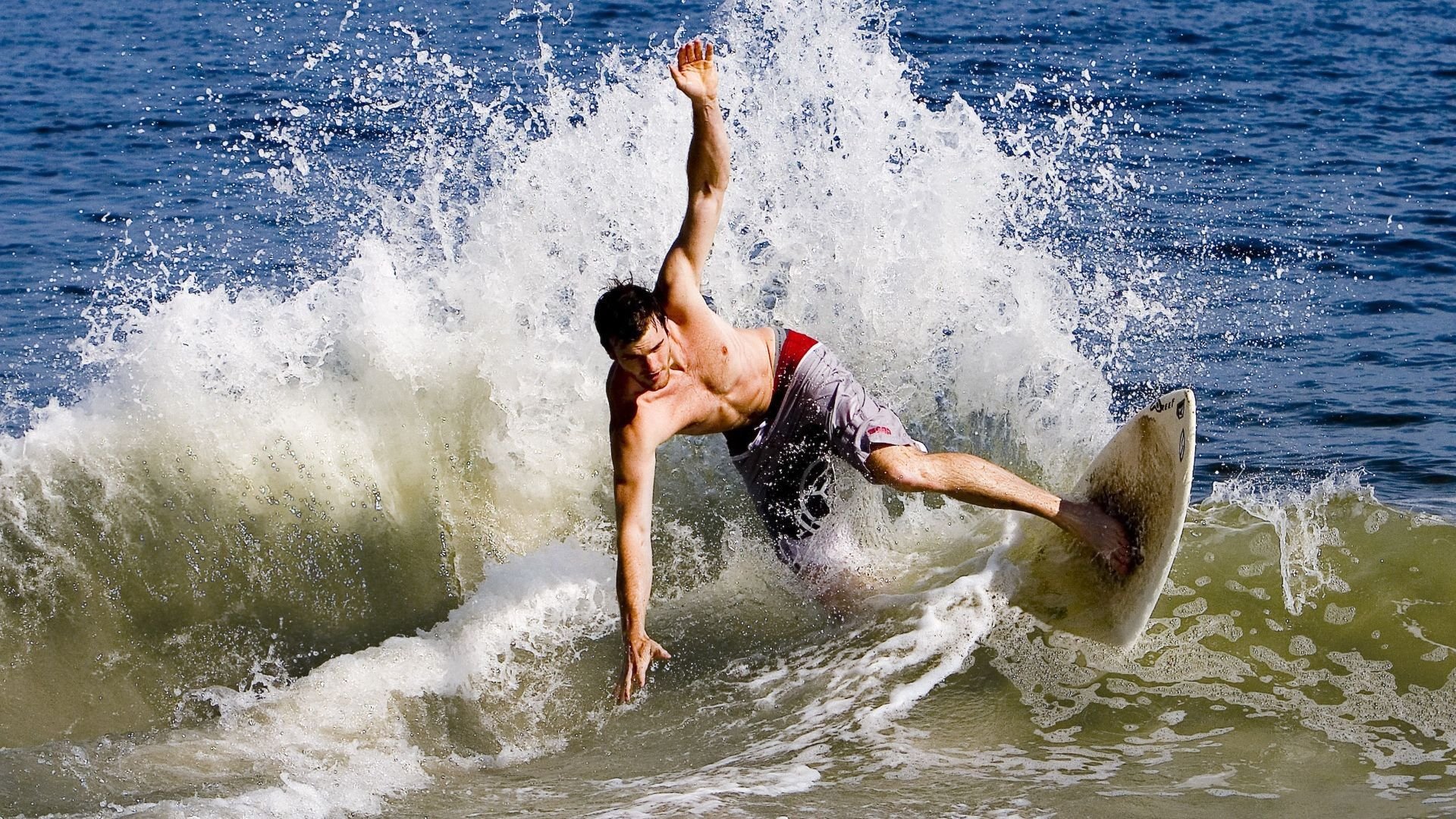 退役运动员回访青训营鼓舞新一代选手，退役运动员进校园